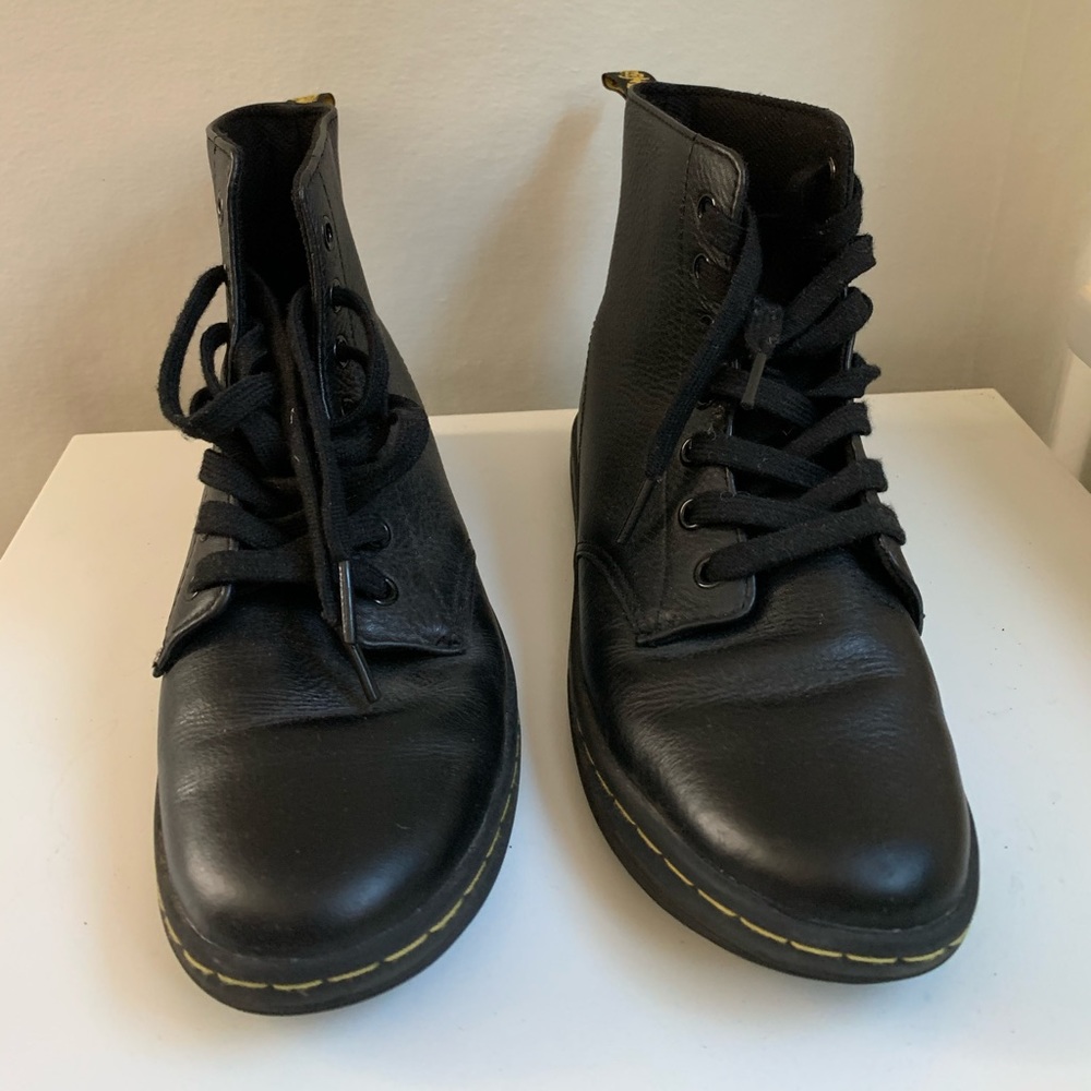 Dr. Martens LEYTON WOMEN'S LEATHER CASUAL BOOTS